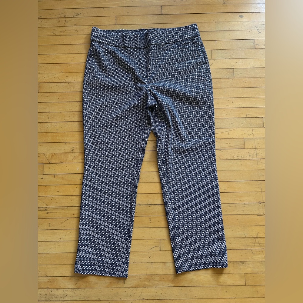 ANNE KLEIN Cropped Navy Geometric Pants